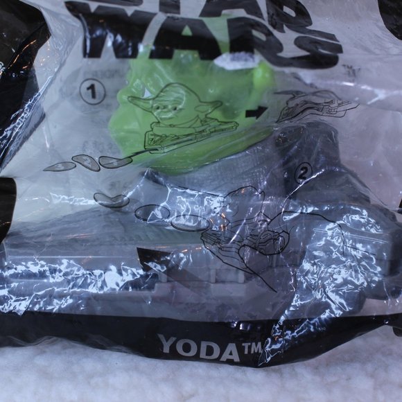 DISNEY STAR WARS #3 YODA JEDI‎ DISC LAUNCHER McDonald's Happy Meal Toy - NIP - Picture 2 of 5